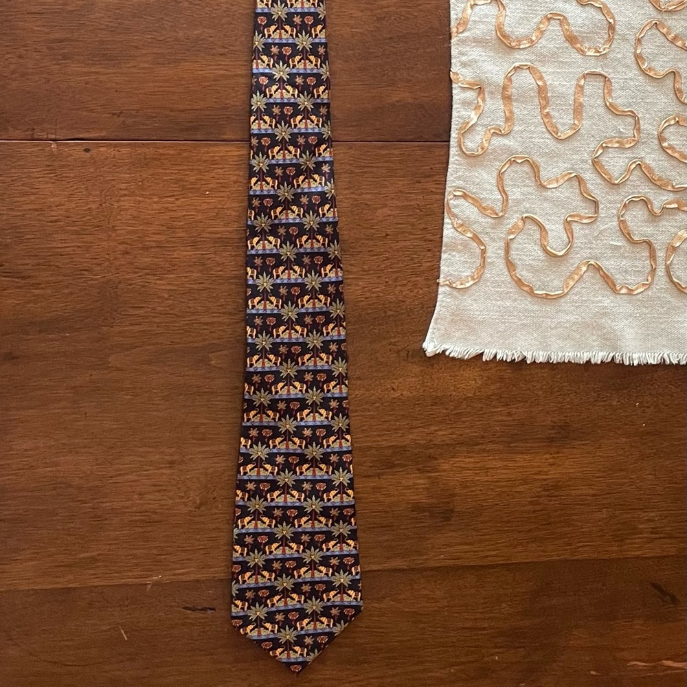 Jim Thompson 100% pure silk elephant in the jungle print tie
